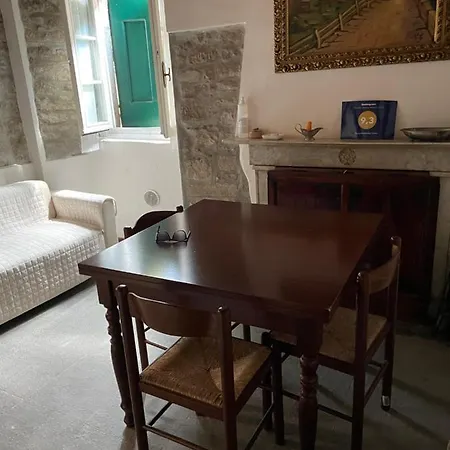 Santi Apartman