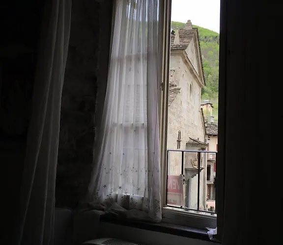 Santi アパート フィウマルボ